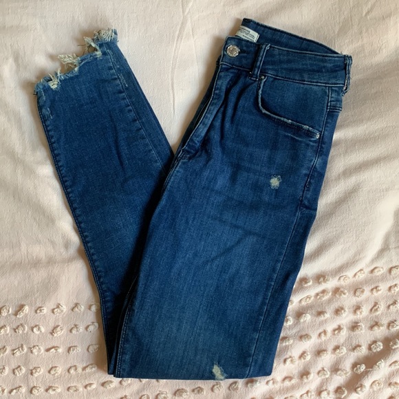 ZARA - Premium Denim Collection - high waisted distressed size 6 jeans - Picture 4 of 16